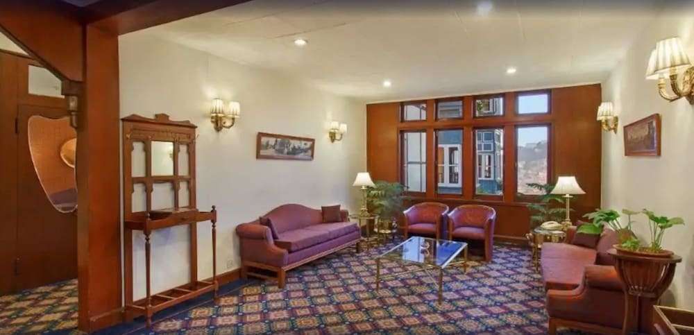 Clarkes Hotel