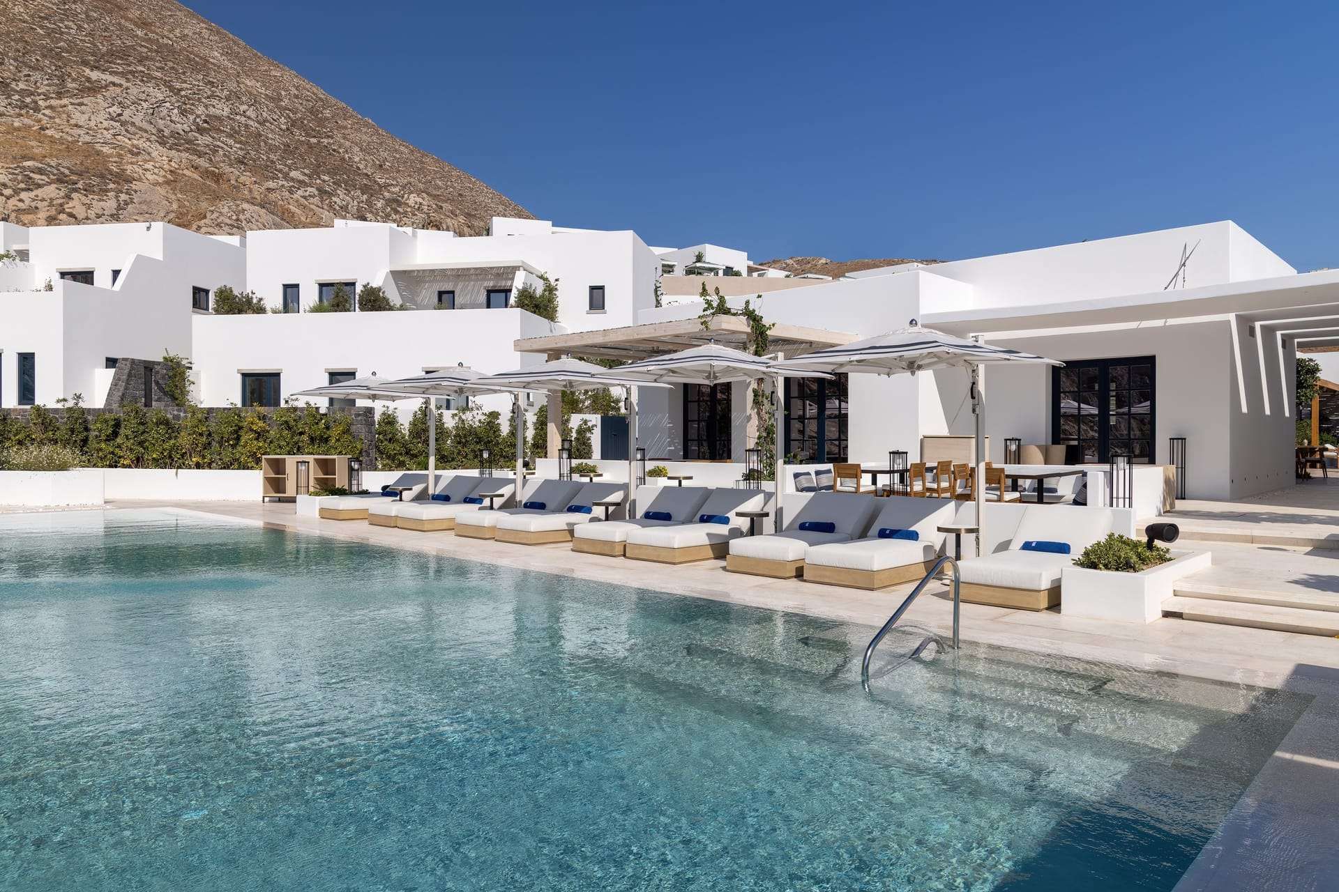 Sandblu Santorini, LXR Hotels & Resorts