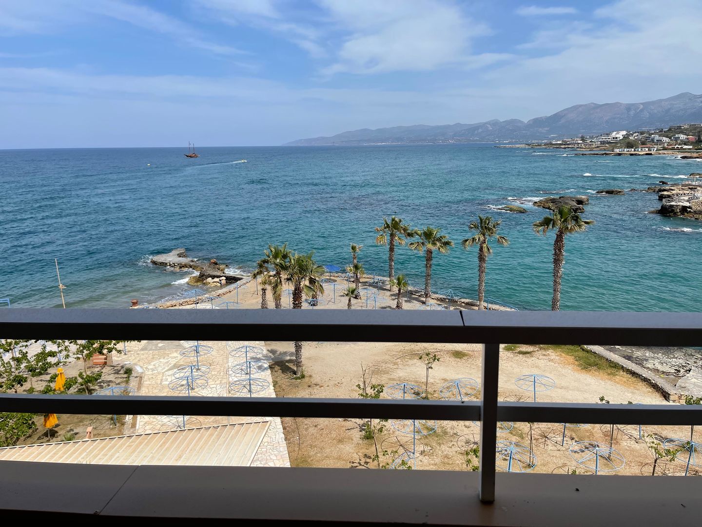 Eri Beach & Village