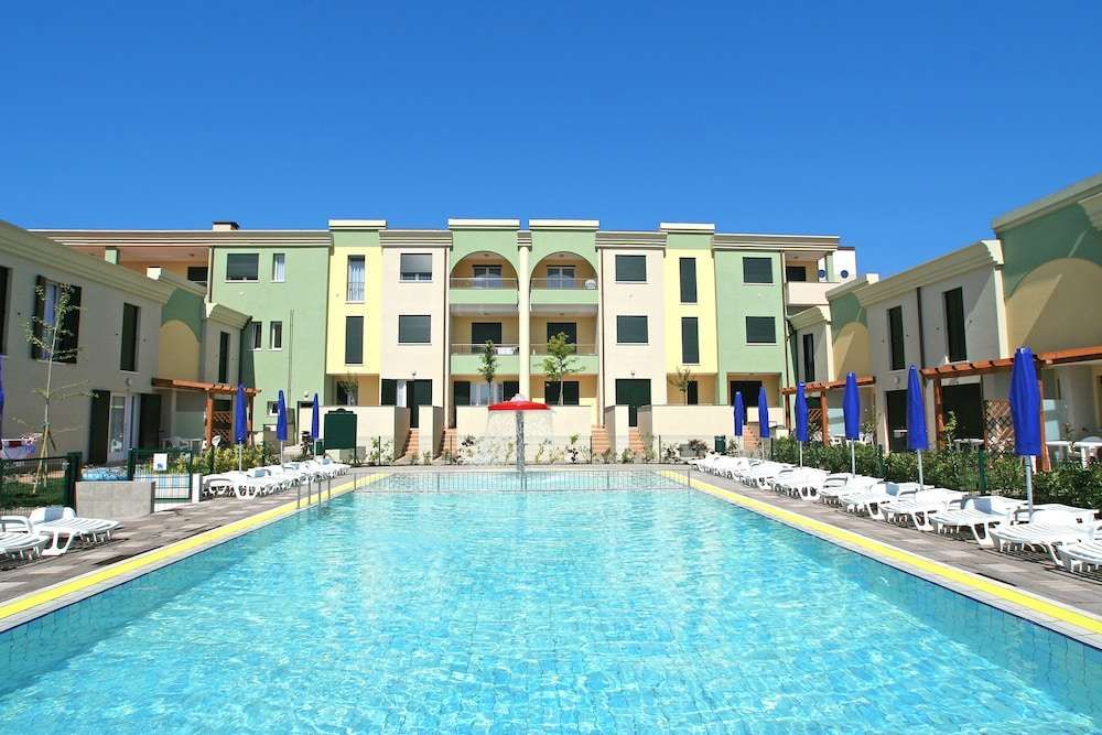 Farnie Lido Altanea