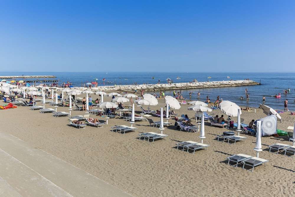 Farnie Lido Altanea