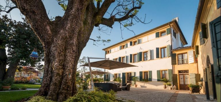 Donna Lucia Restaurant & Resort
