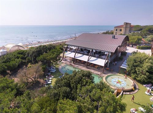 Canado Club Family Village