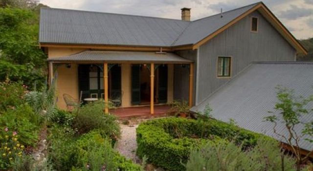 Tizzana Winery Bed & Breakfast