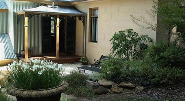 Tizzana Winery Bed & Breakfast