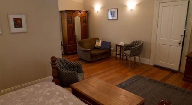 Tizzana Winery Bed & Breakfast