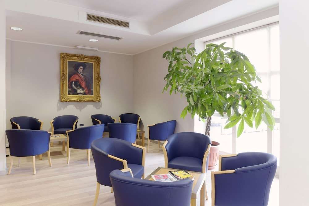 City Hotel & Suites