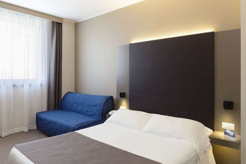 City Hotel & Suites