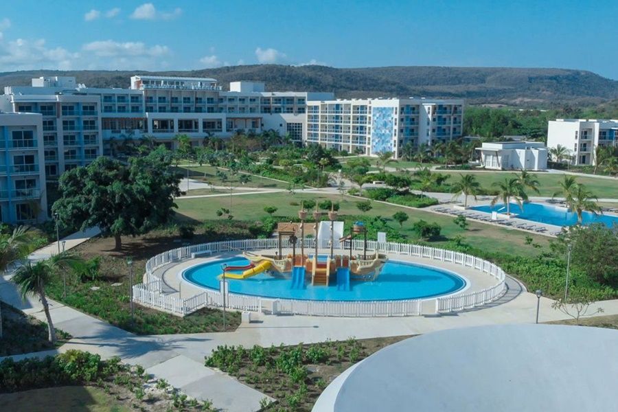 Gran Muthu Almirante Beach Hotel