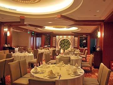 Golden Eagle Summit Hotel