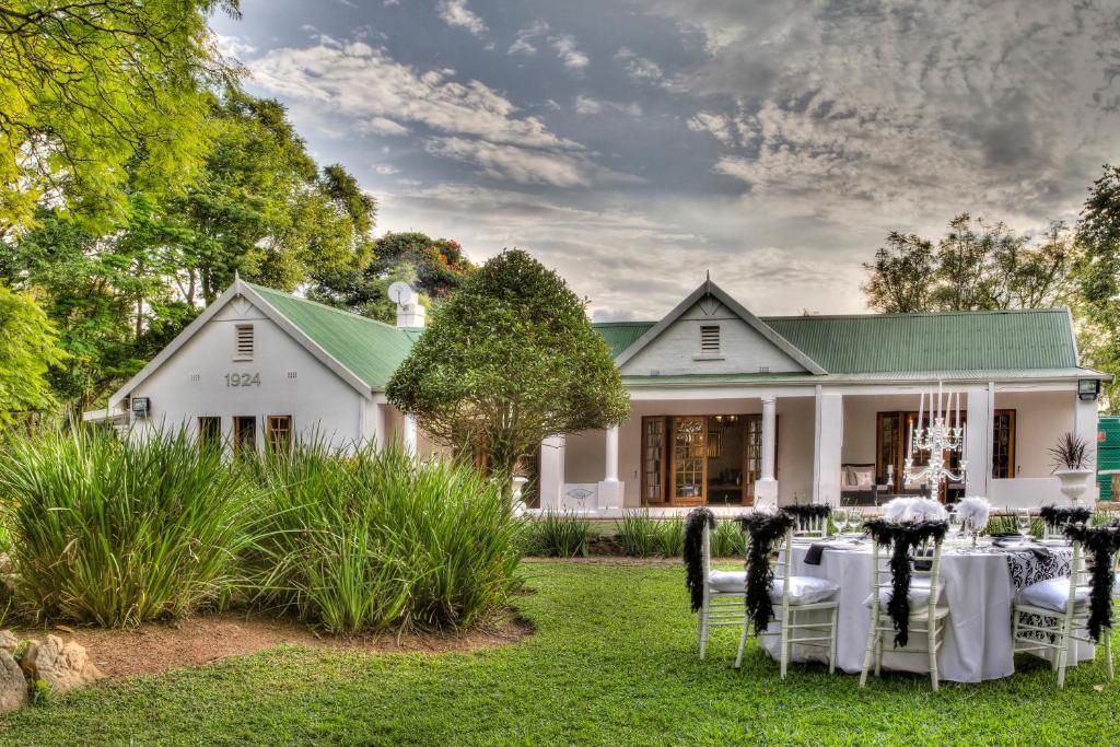 Nut Grove Manor