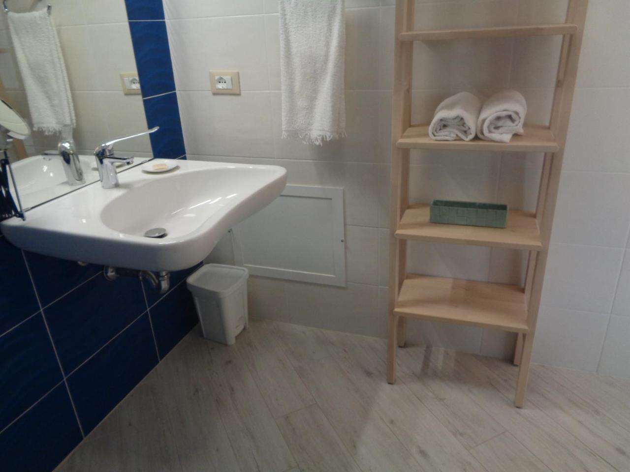 Eryx Apartments