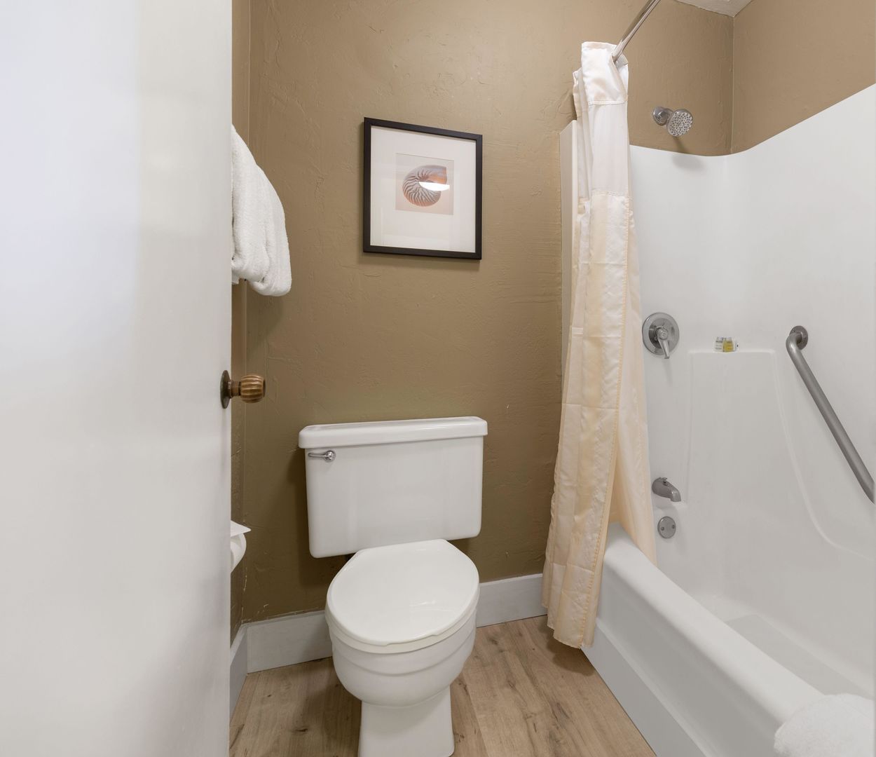 Plantation Hale Suites