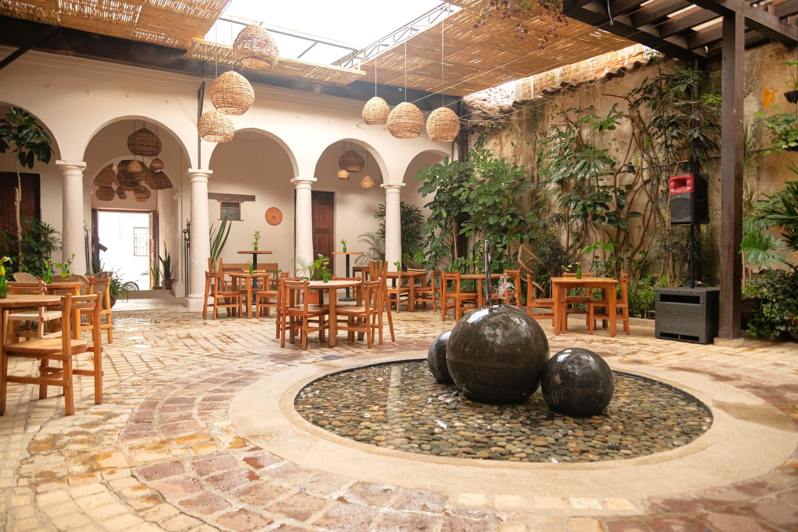 Sereno Art Hotel