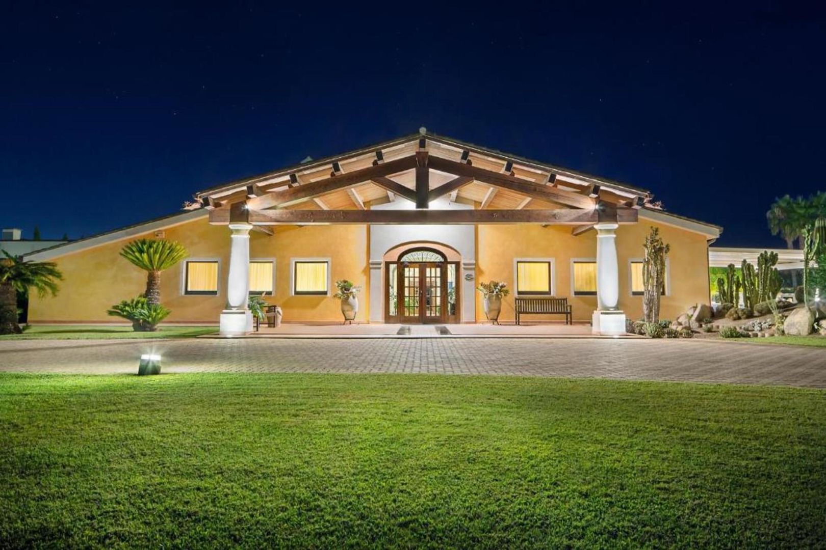 Lantana Apartments