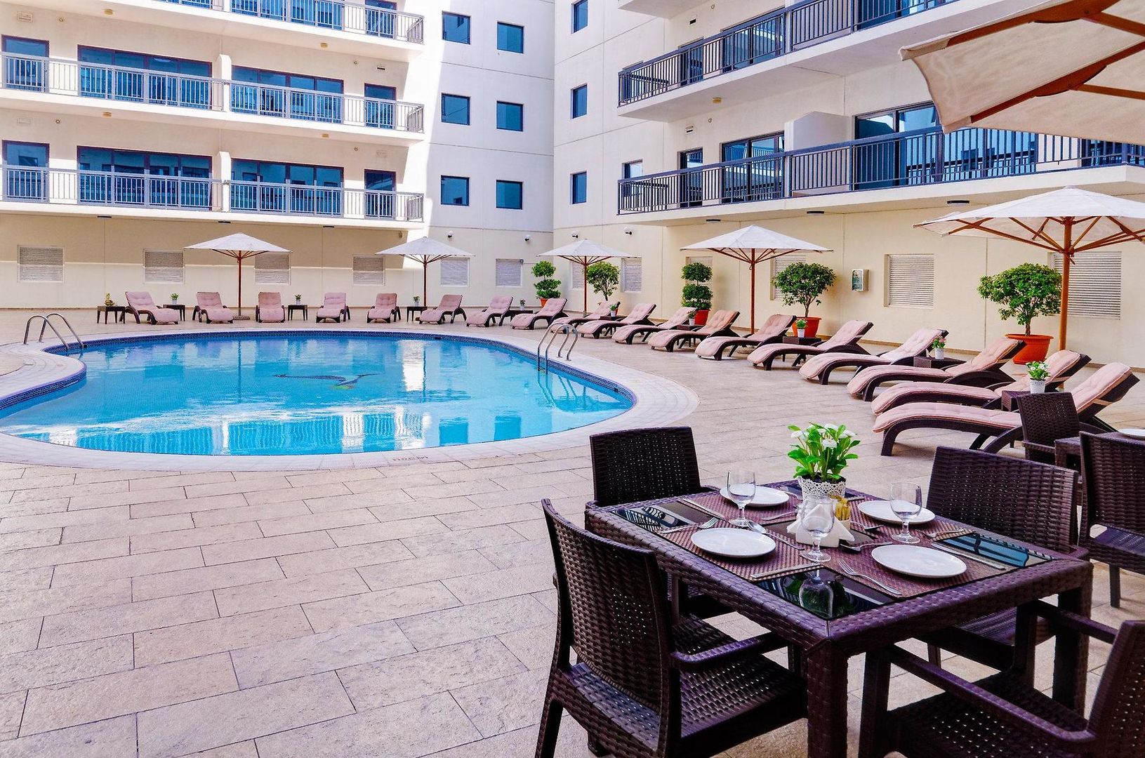 Golden Sands 10