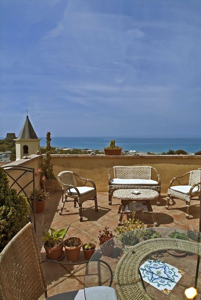 B&B Lavinium