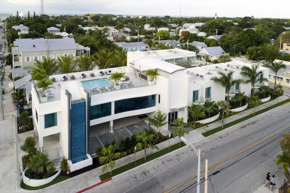 H2O Suites