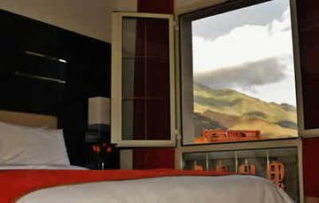 Altamira Village Hotel & Suites