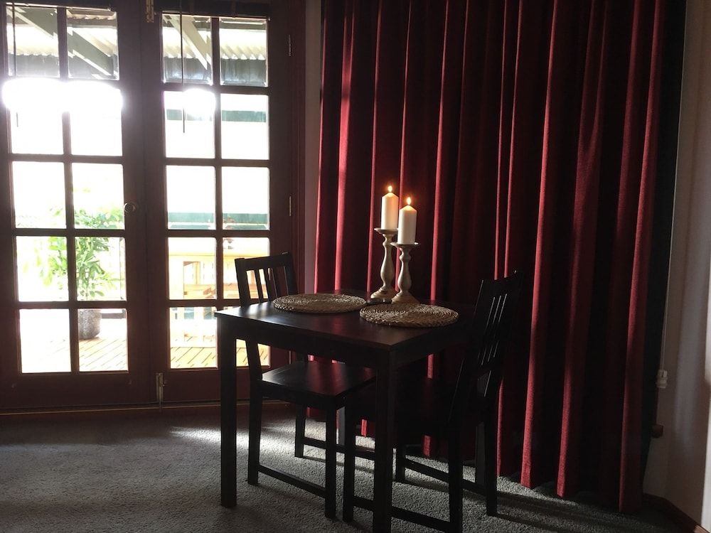 Wine and Roses Bed and Breakfast