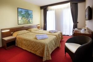 Castello Lake Front Hotel