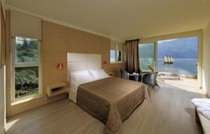 Castello Lake Front Hotel