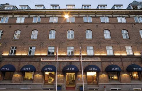 Ascot Hotel by Hildebrandt Hammer
