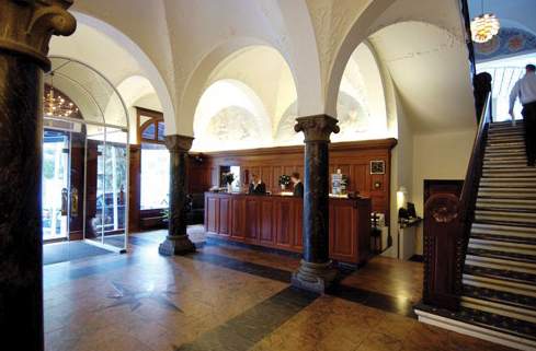 Ascot Hotel by Hildebrandt Hammer