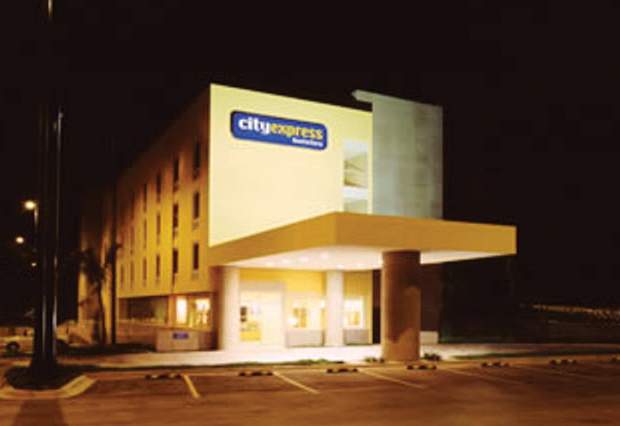 City Express León