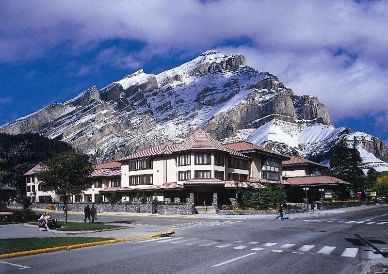 Elk + Avenue Hotel