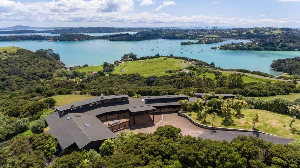 Te Whau Lodge