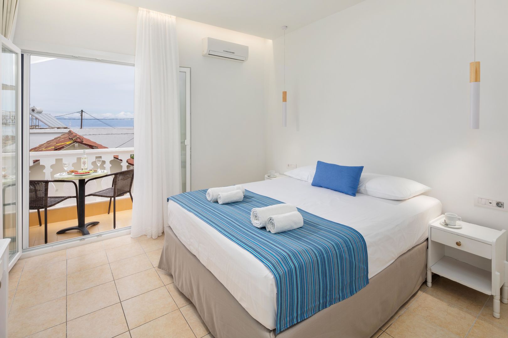 Bella Vista Hotel & Studios