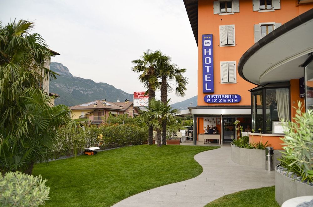 Hotel Shangri-La