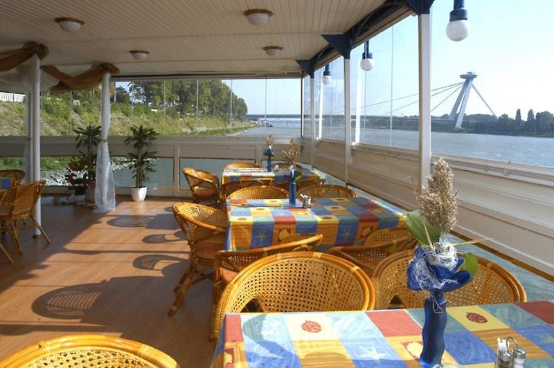 Botel Marina