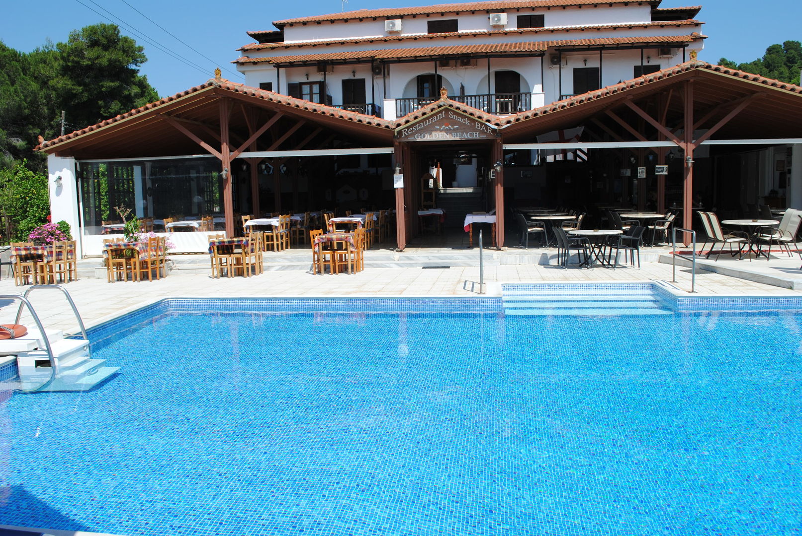 Koukounaries Beach Hotel