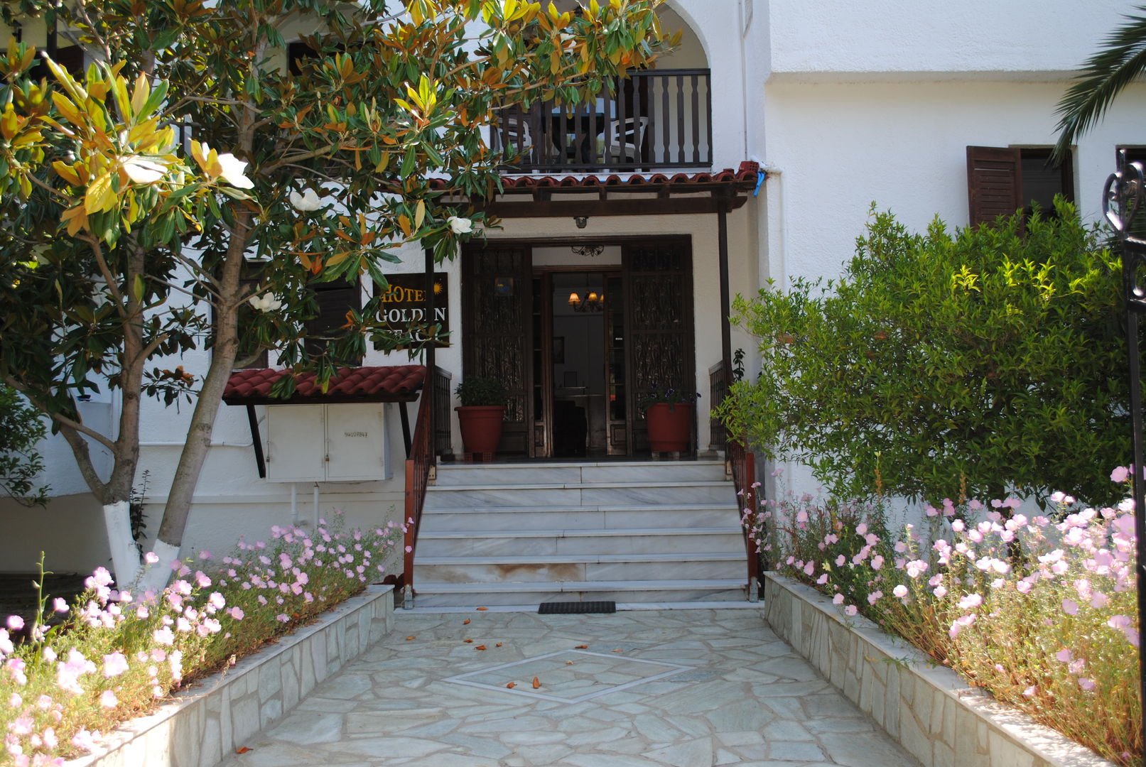 Koukounaries Beach Hotel