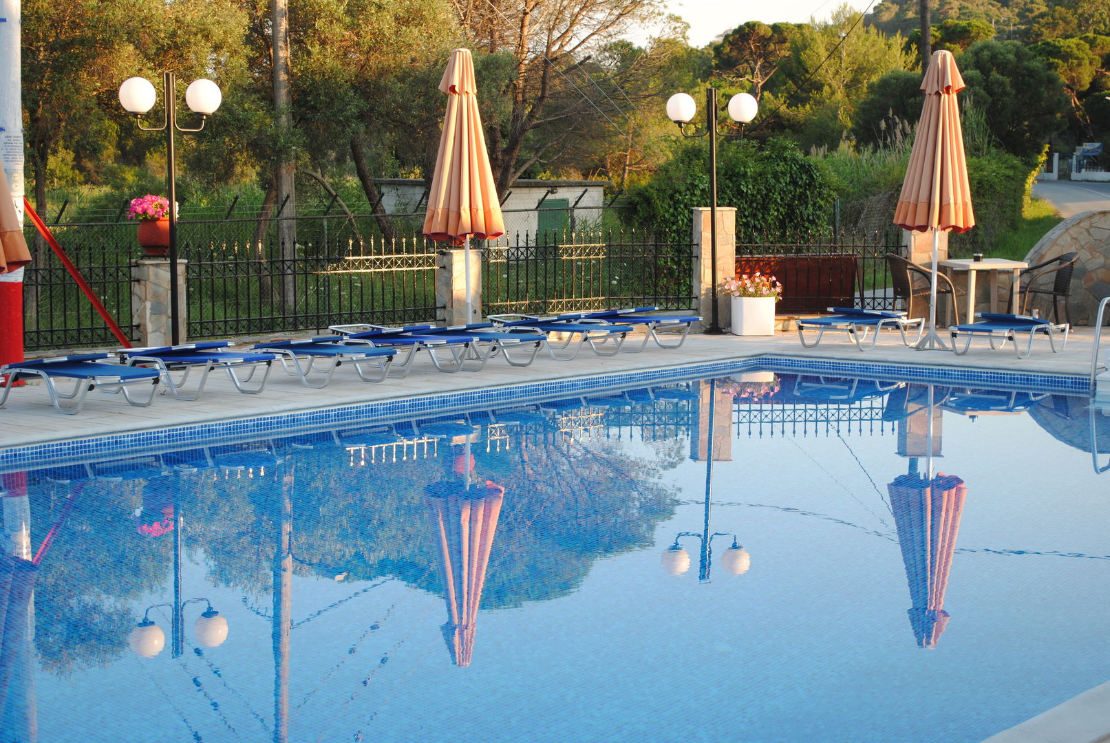 Koukounaries Beach Hotel