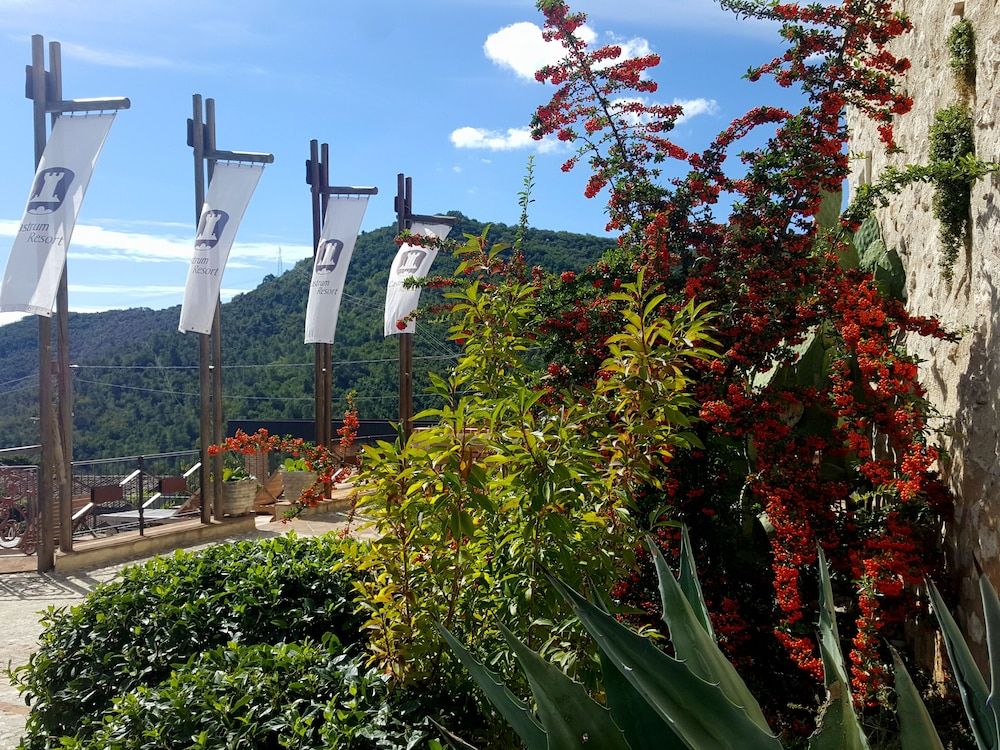 Castrum Resort