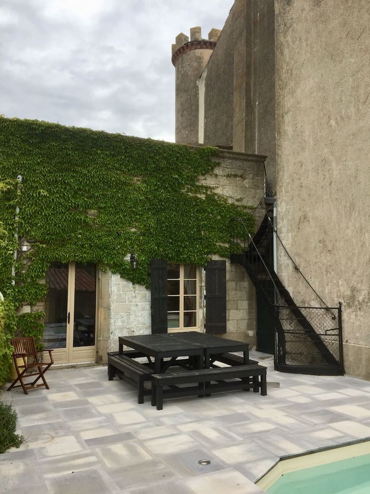 Chateau De Douzens