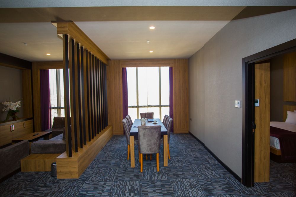 SKY Business Hotel