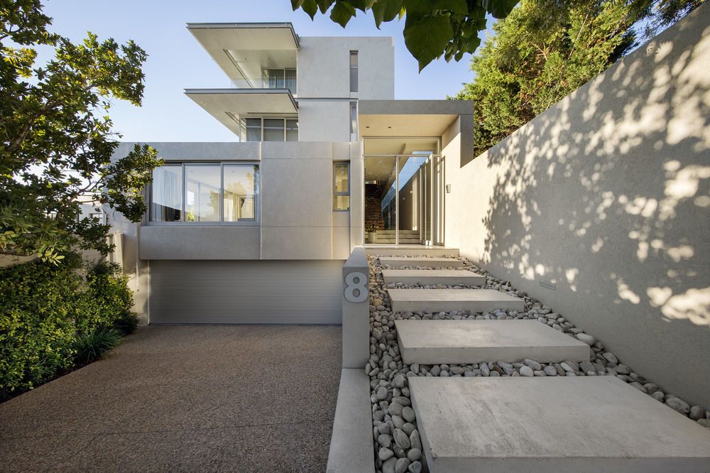 008 Bond Villa