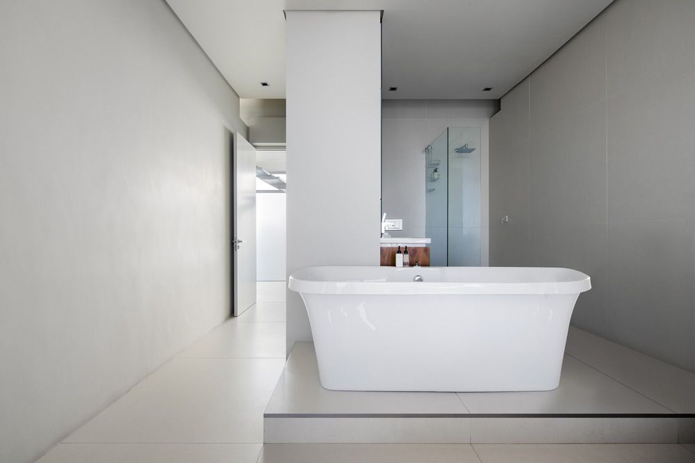 008 Bond Villa