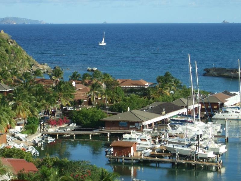 Captain Oliver's Resort