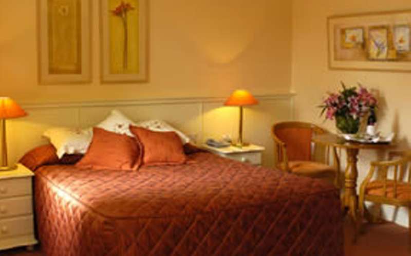 Victoria House Hotel