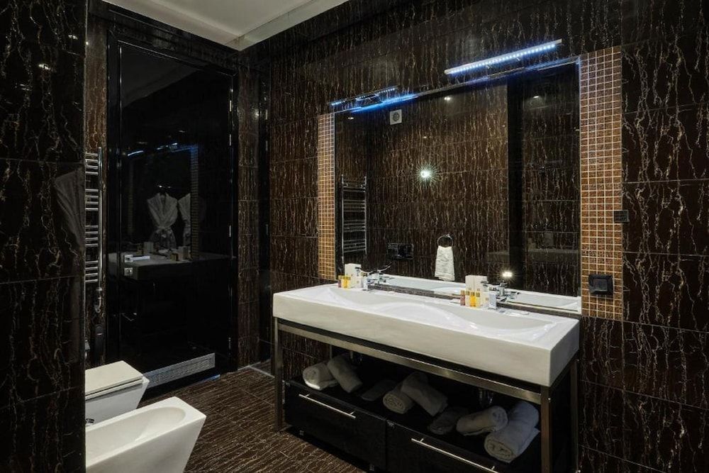 Emirates Apart Residence