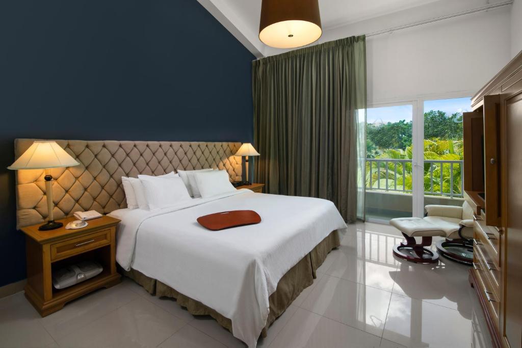 Hodelpa Garden Suites Golf & Convention Center