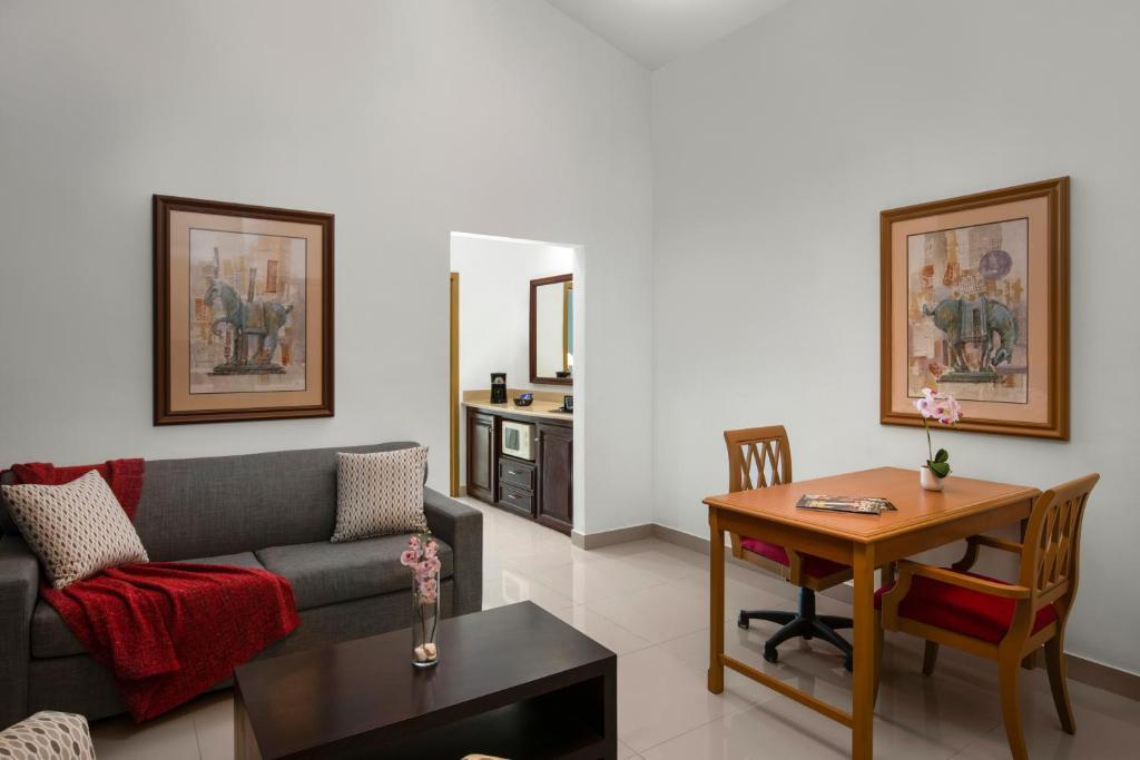 Hodelpa Garden Suites Golf & Convention Center