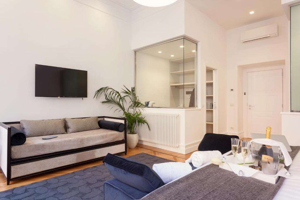 504 Corso Suites