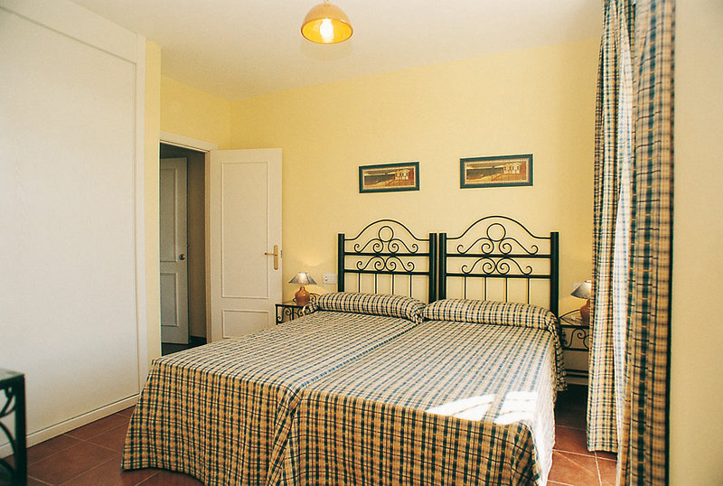 Apartamentos Leo Islamar