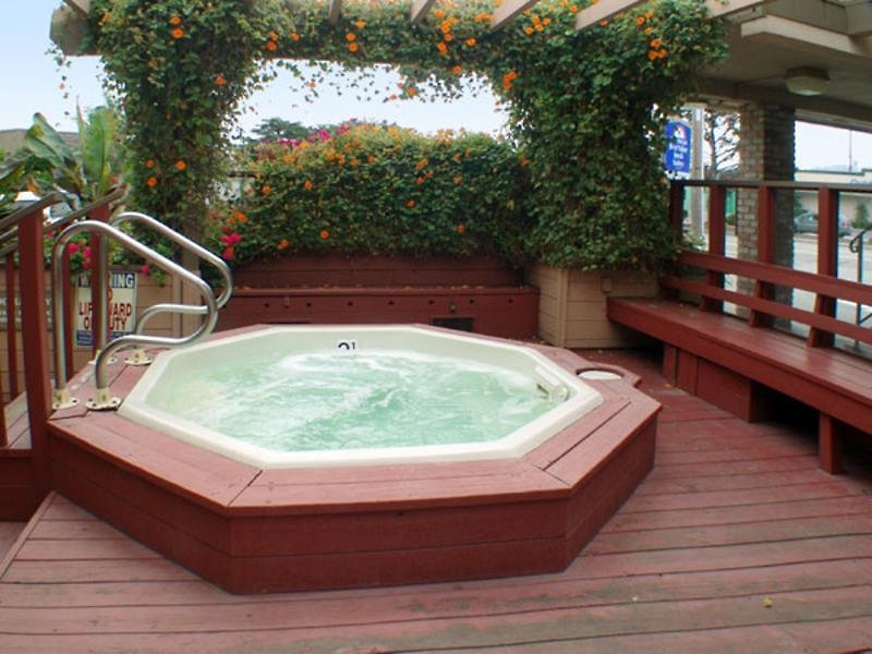 Red Roof Inn & Suites Monterey
